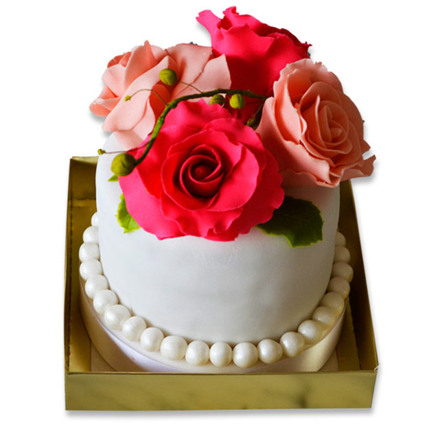 Bolo decorado com flores