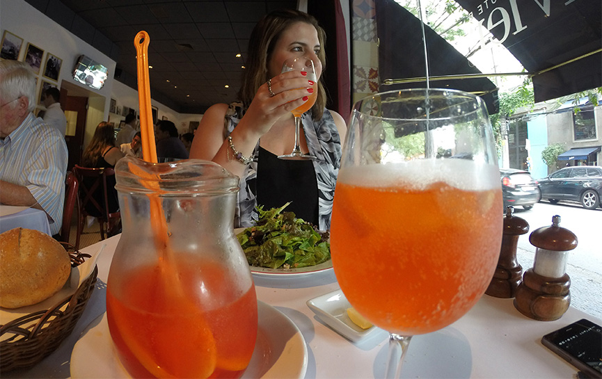 Um brinde de Aperol.