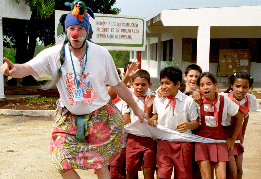 Patch Adams com crianças