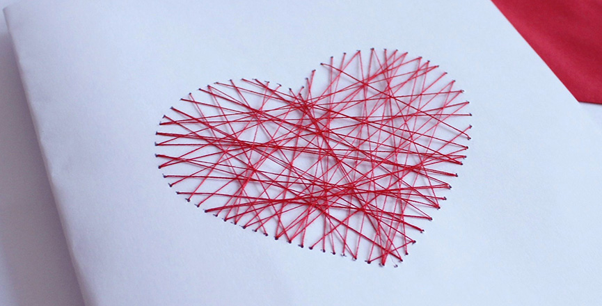 Cartão com coração costurado