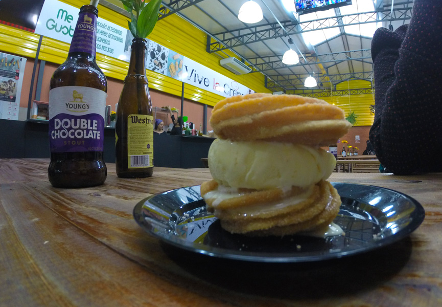 Um belo Churro Sandwich da I Love Churro