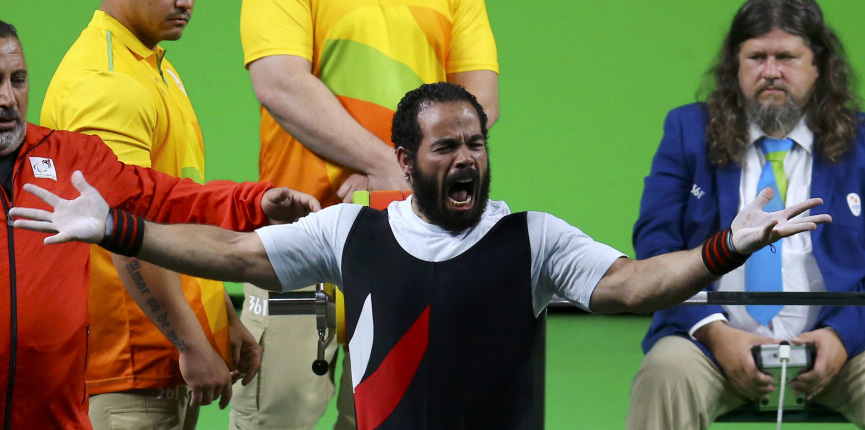 O egípcio Osman Sherif que bateu o recorde mundial em levantamento de peso na categoria 59 kilos