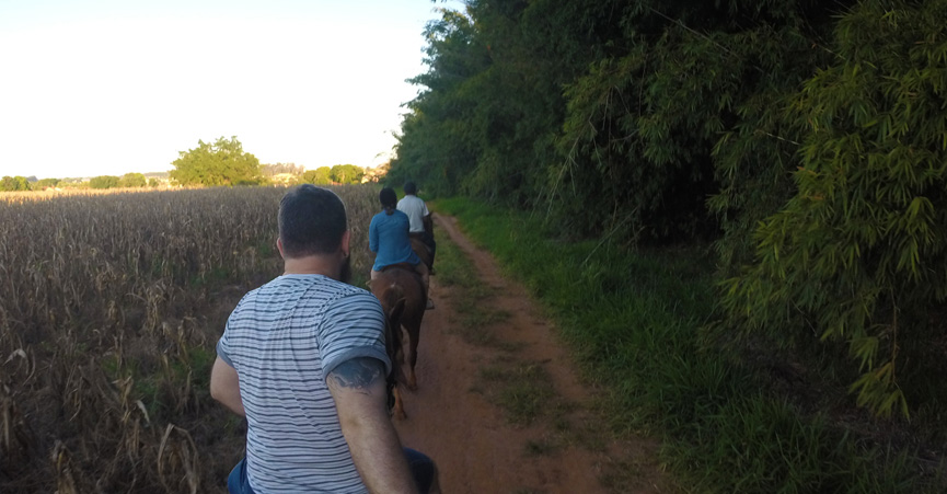 Andando a cavalo no resort Santa Clara