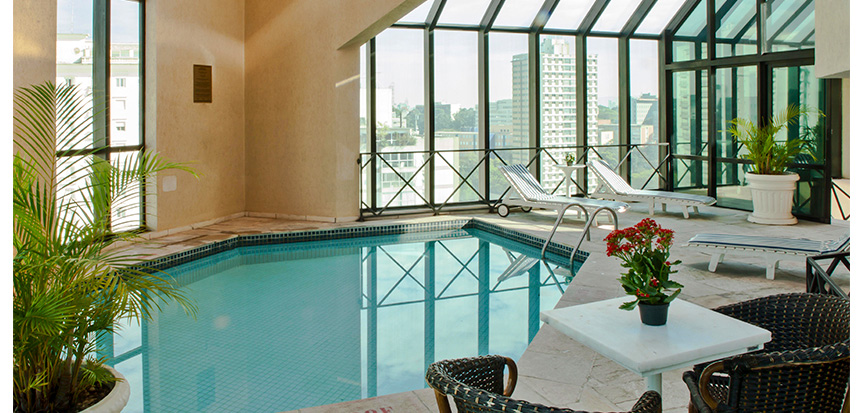 Piscina do Hotel Quality Suites Oscar Freire
